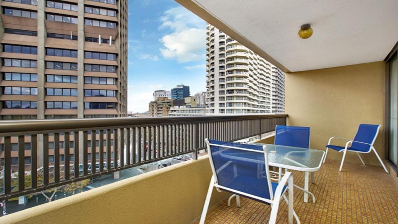 Studio With Balcony At College St Sidney Exterior foto
